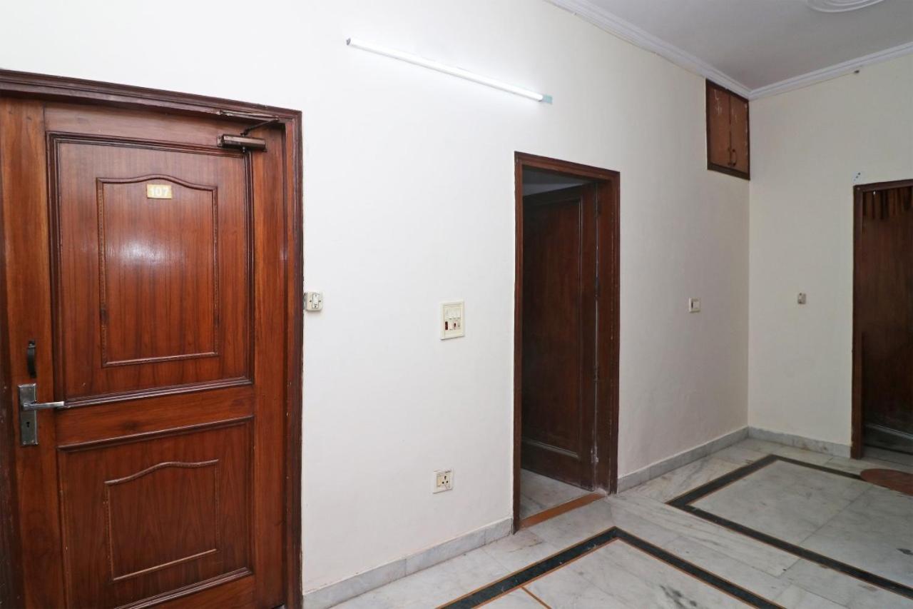 Hari Villa Residency --Near Noida Indoor Stadium Екстер'єр фото